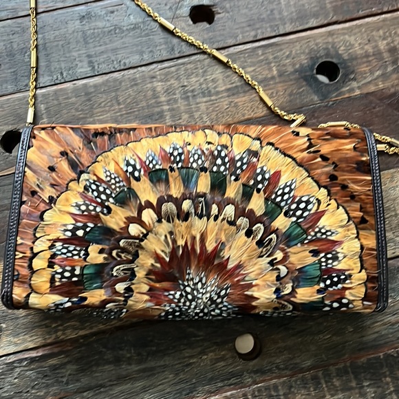 Beautiful Feather appliqué shoulder purse - Picture 7 of 9